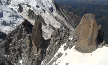 Digital Crack vía 8a a la cima del Aiguille du Midi, 3800 metros